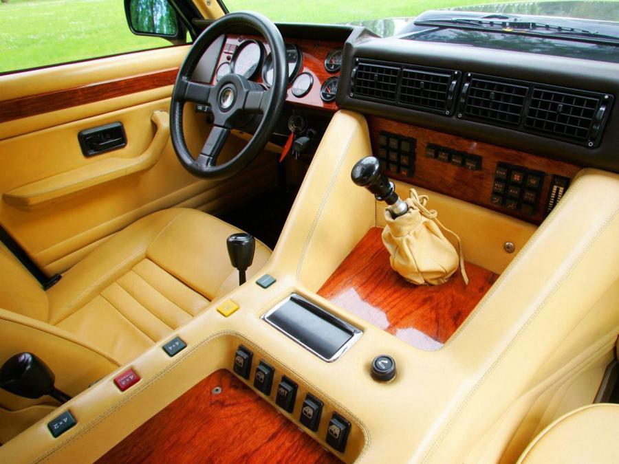 Интерьер Lamborghini LM002 1990 года  (NA) (фото 12 из 55)